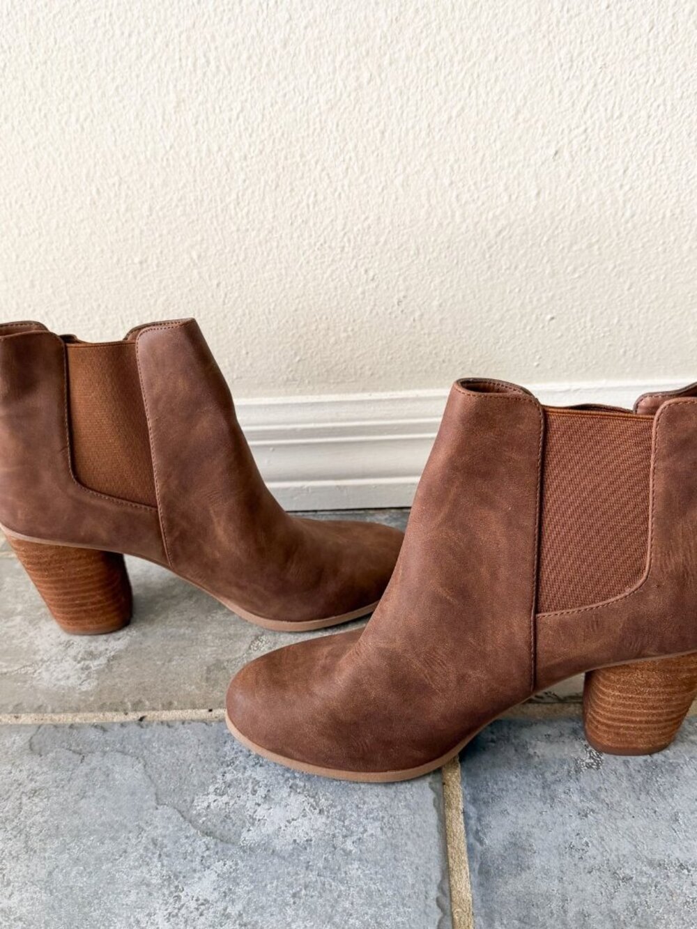 Madden Girl Brown Ankle Booties Block Heel Chelsea Boots Women’s 8.5 - Picture 5 of 8